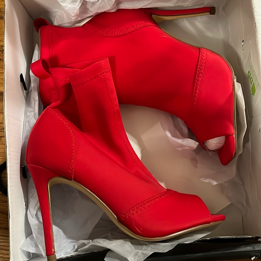 Red heels sz6